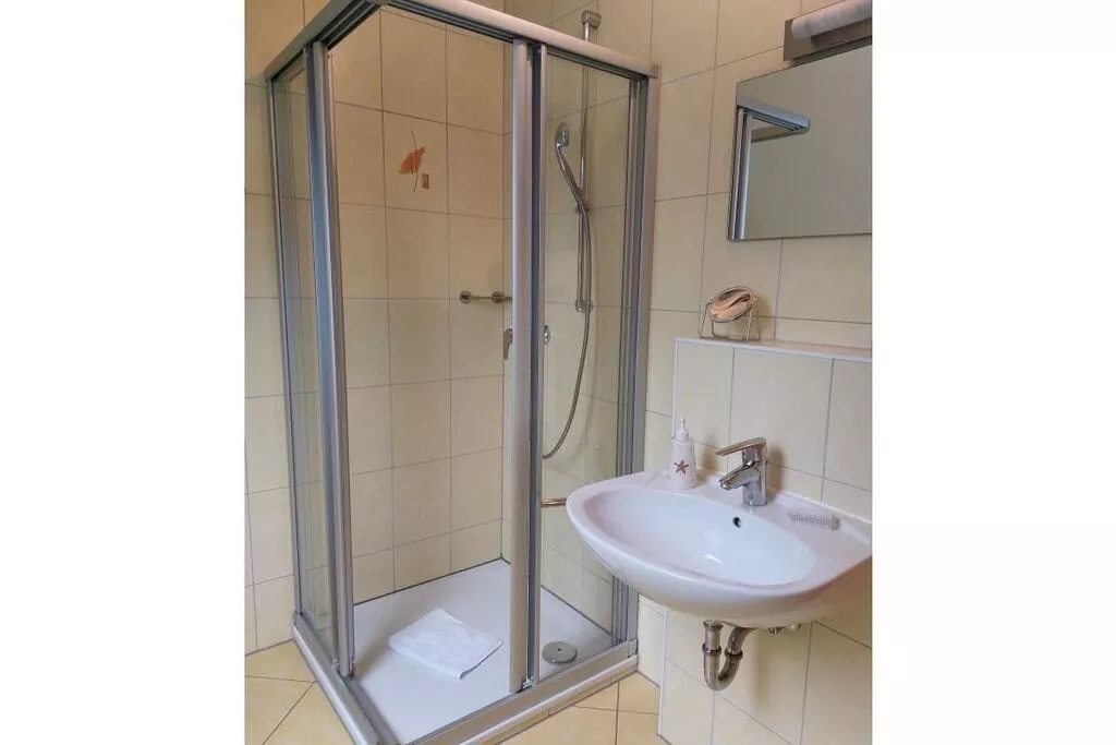 478305-Bathroom