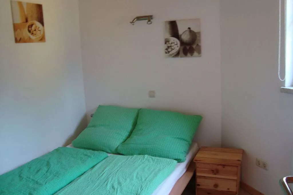 61116-Bedroom