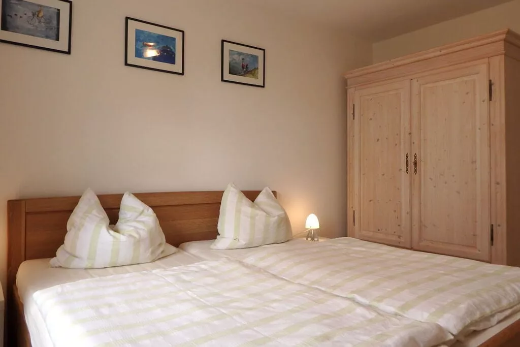 86502-Bedroom