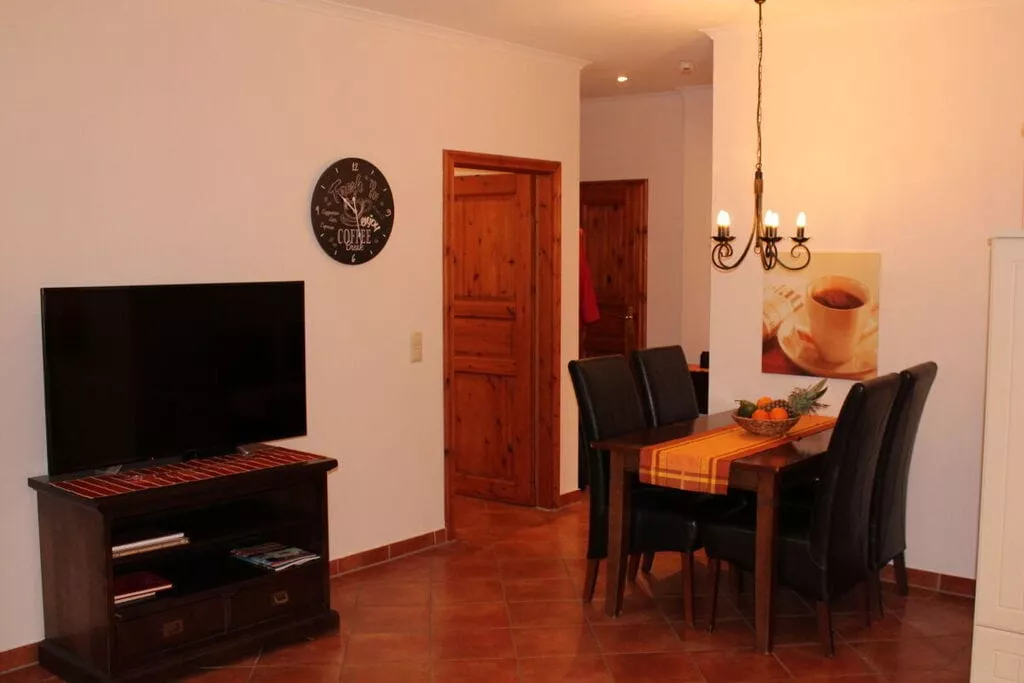 74060-Dining room