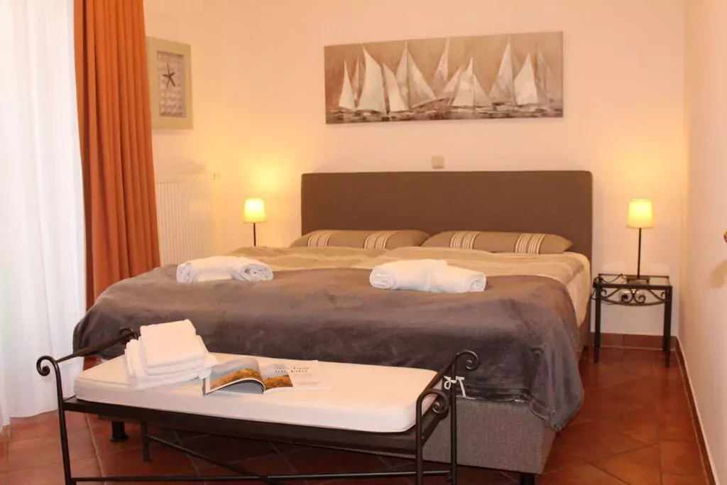 74060-Bedroom