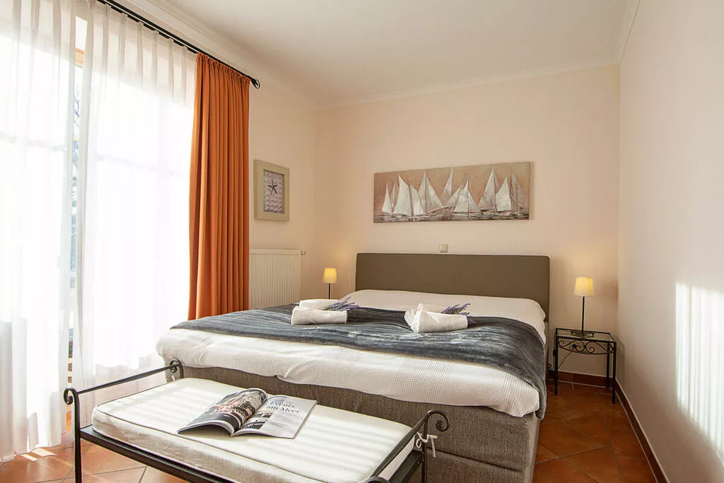 74060-Bedroom