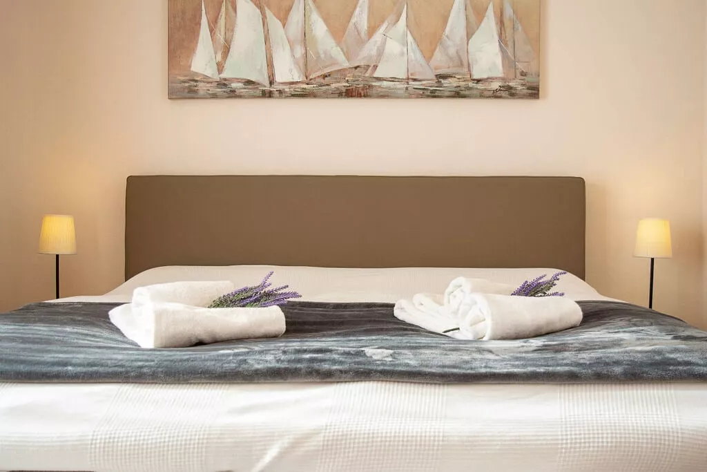 74060-Bedroom