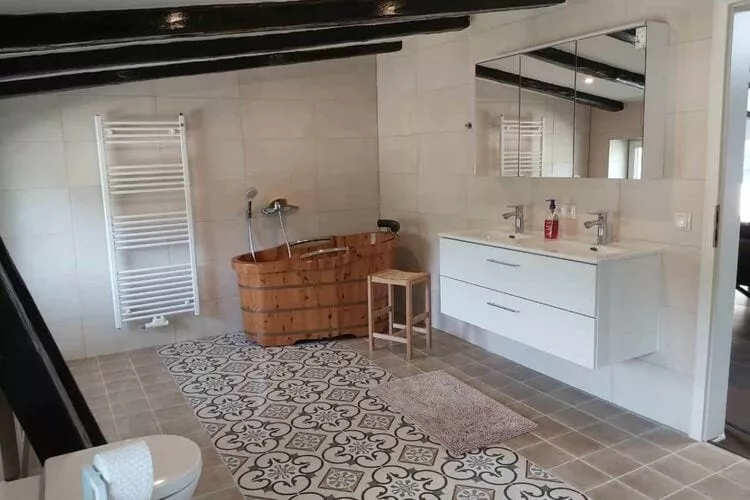 343852-Bathroom