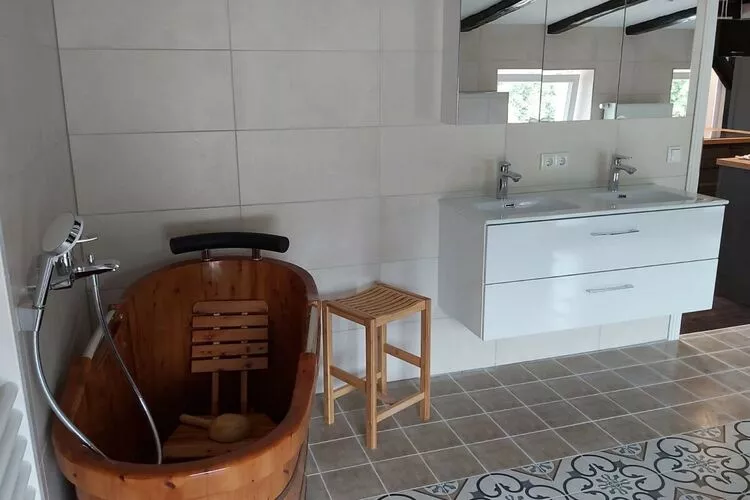 343852-Bathroom