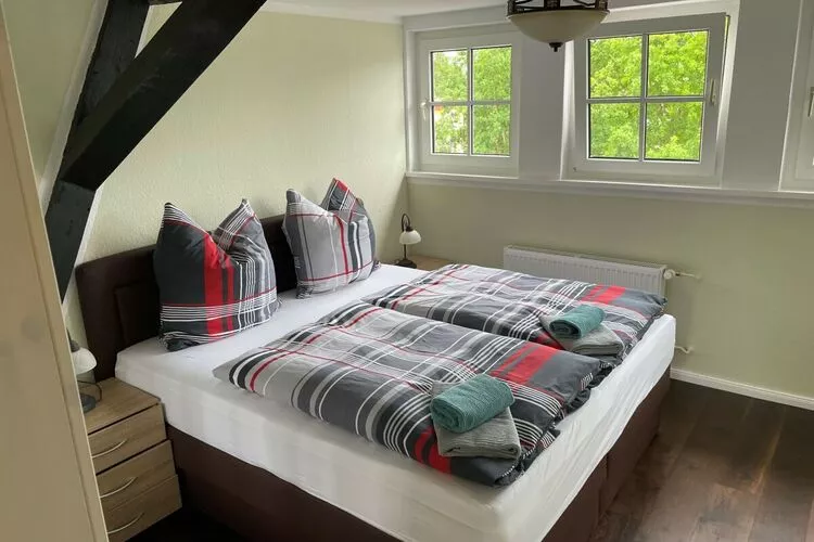 334674-Bedroom