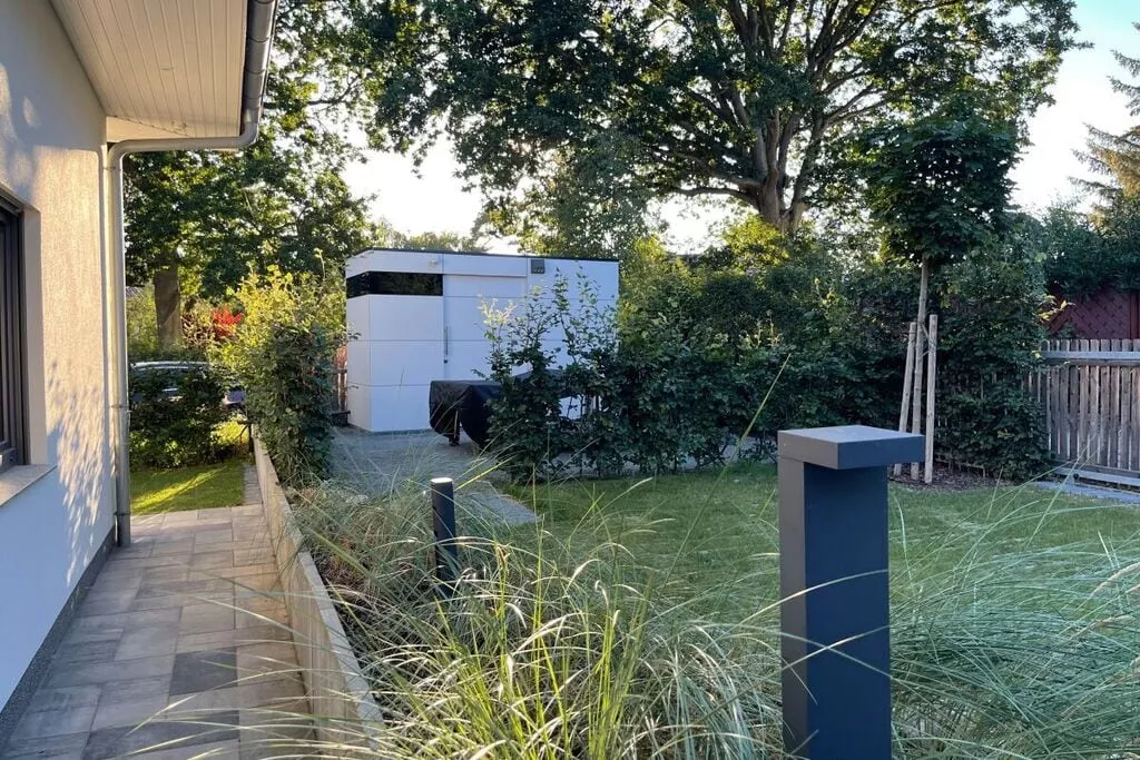 310362-Gardens summer