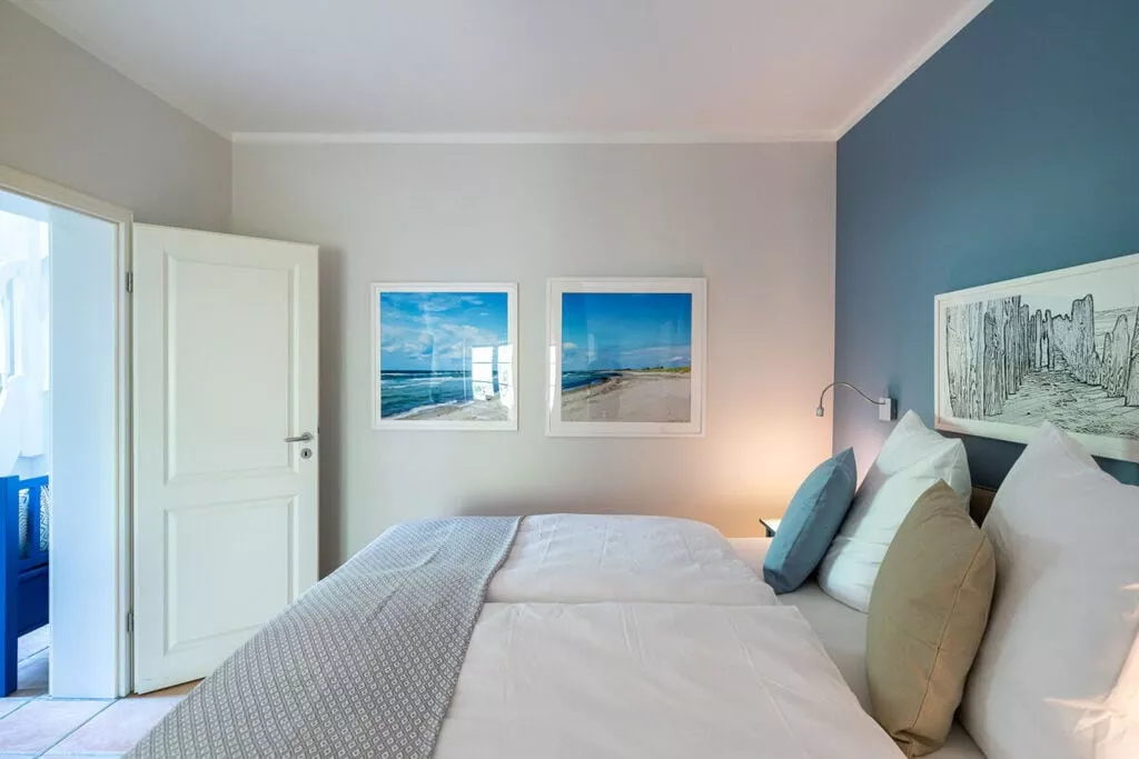 320028-Bedroom