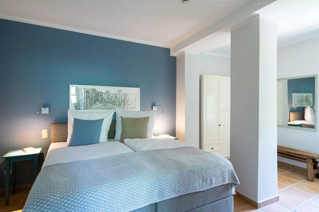 320028-Bedroom