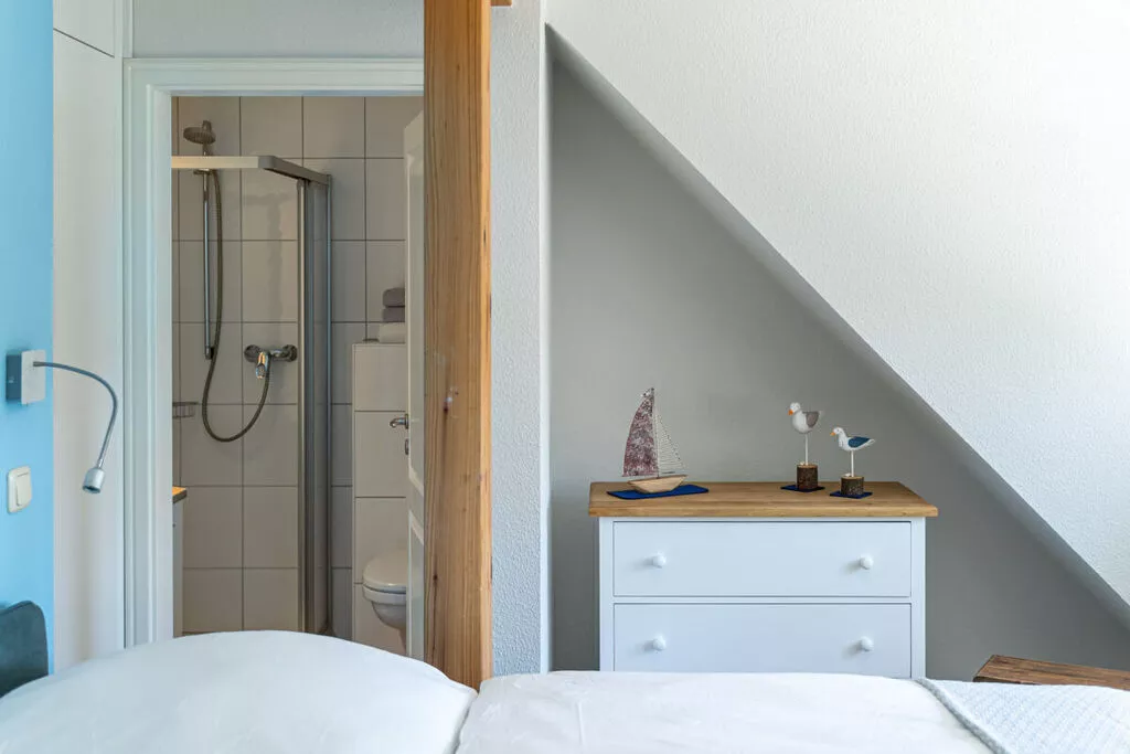 320028-Bedroom
