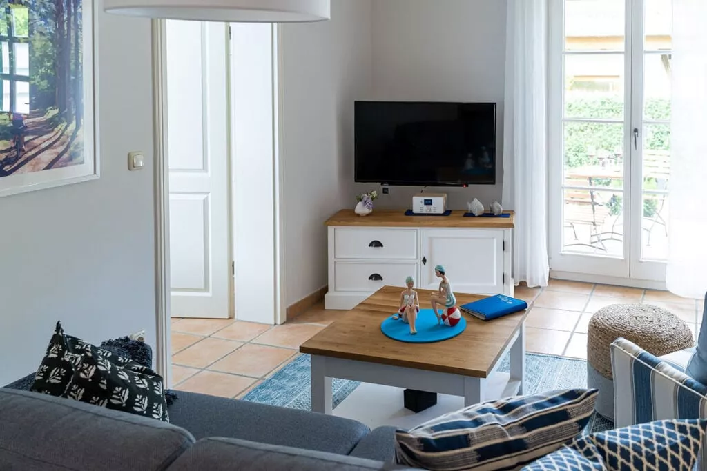 320573-Living room