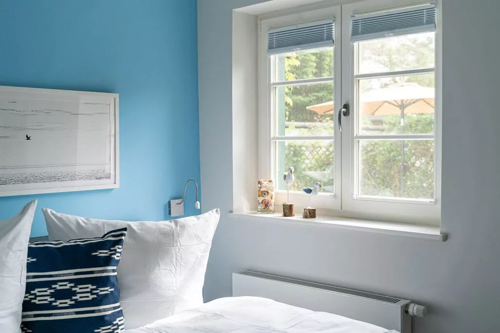 320573-Bedroom