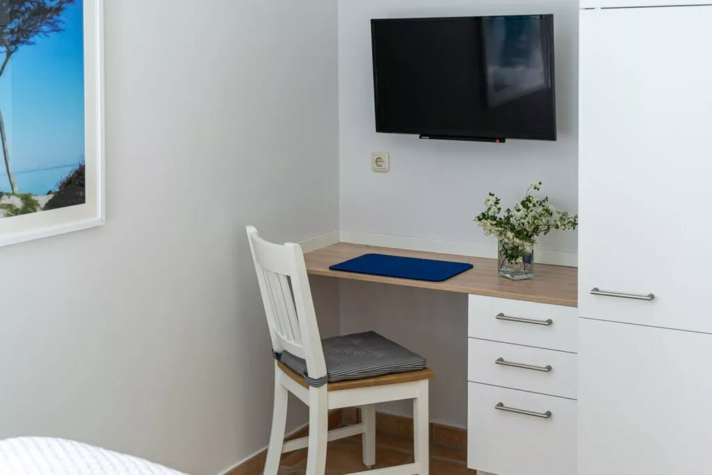 320573-Bedroom