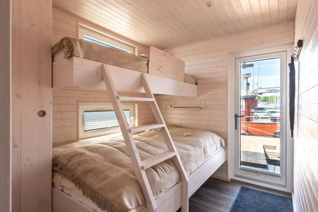 475468-Bedroom