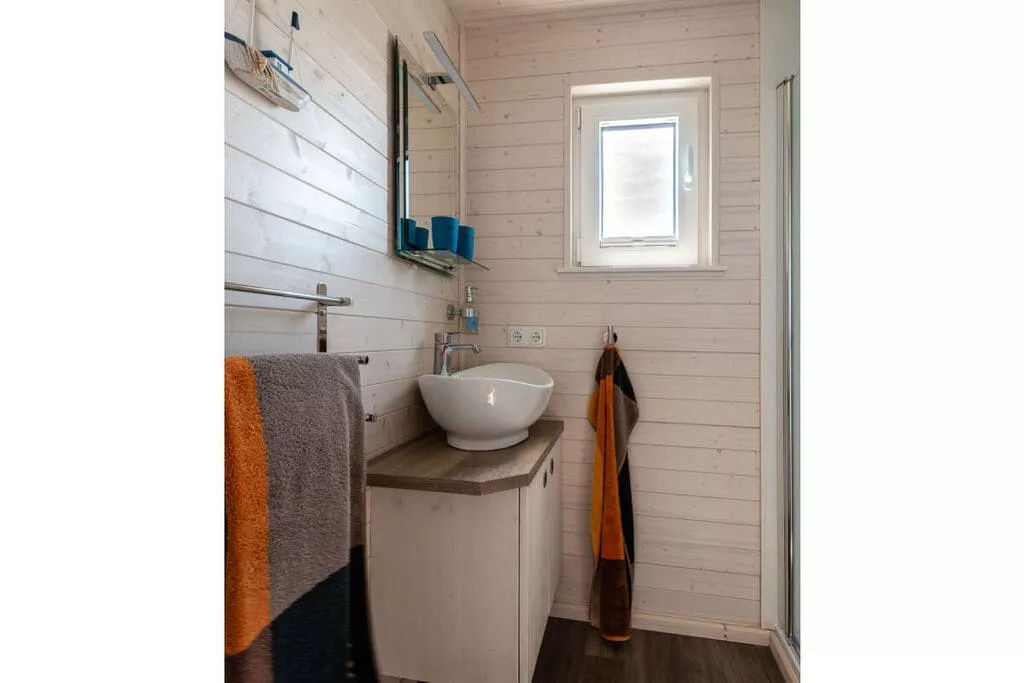 475468-Bathroom