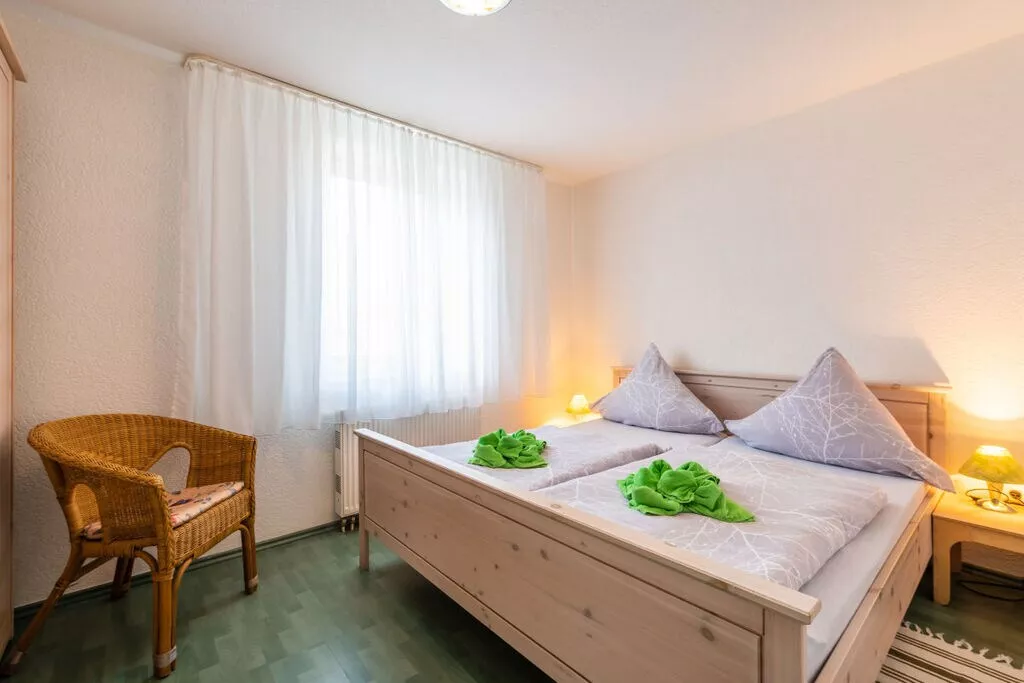 39823-Bedroom