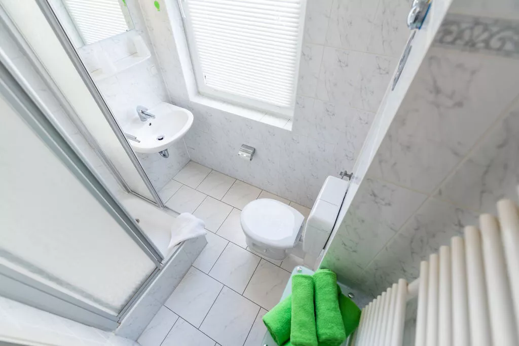 39823-Bathroom