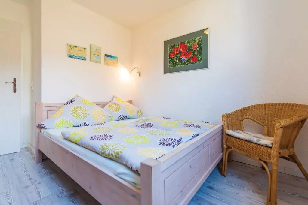 39824-Bedroom