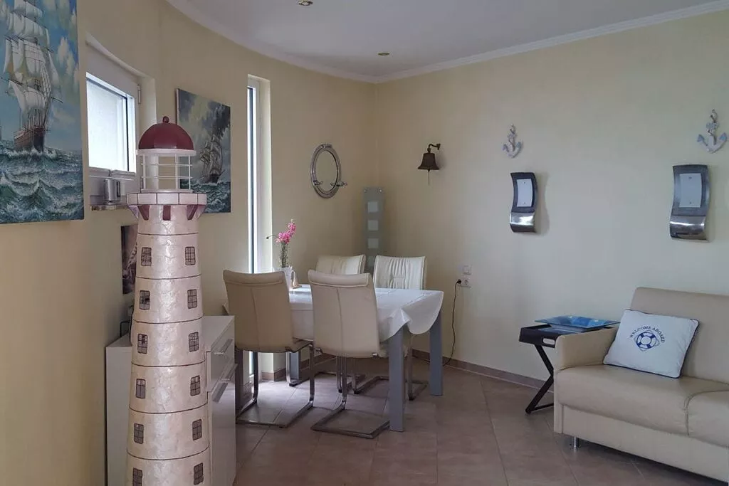 231966-Dining room