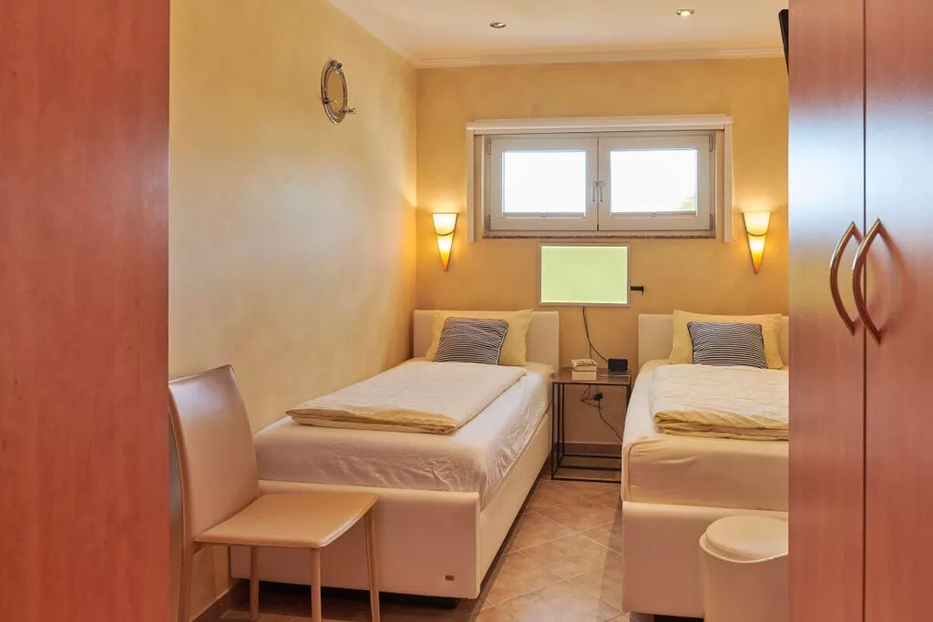 231966-Bedroom