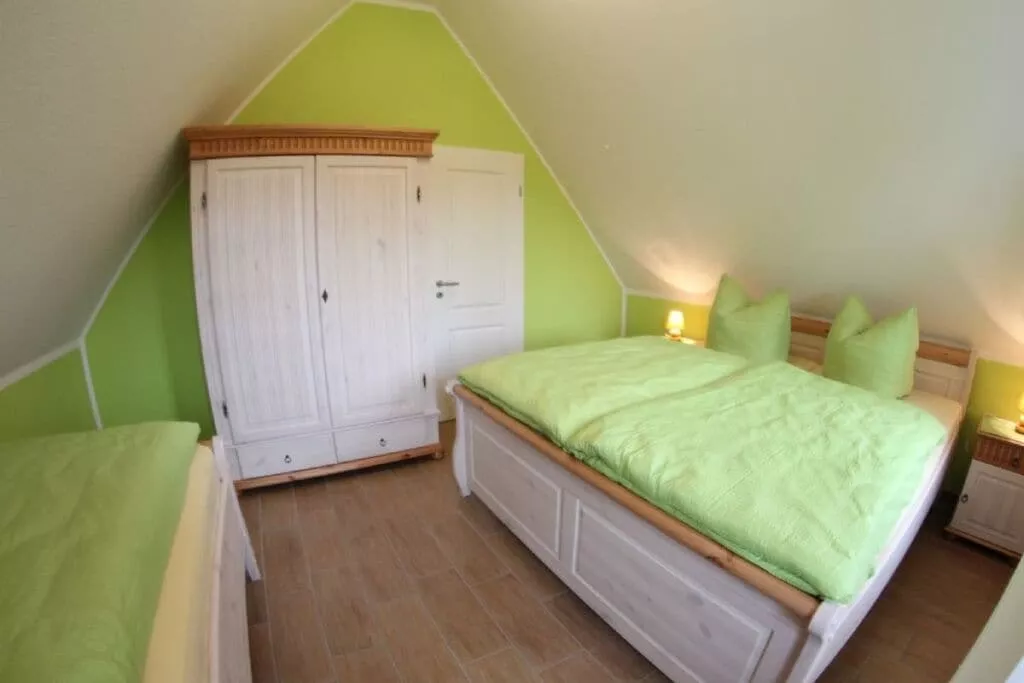 212849-Bedroom