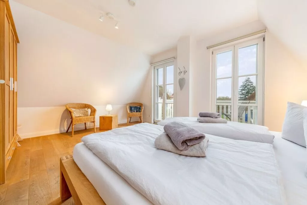 403883-Bedroom