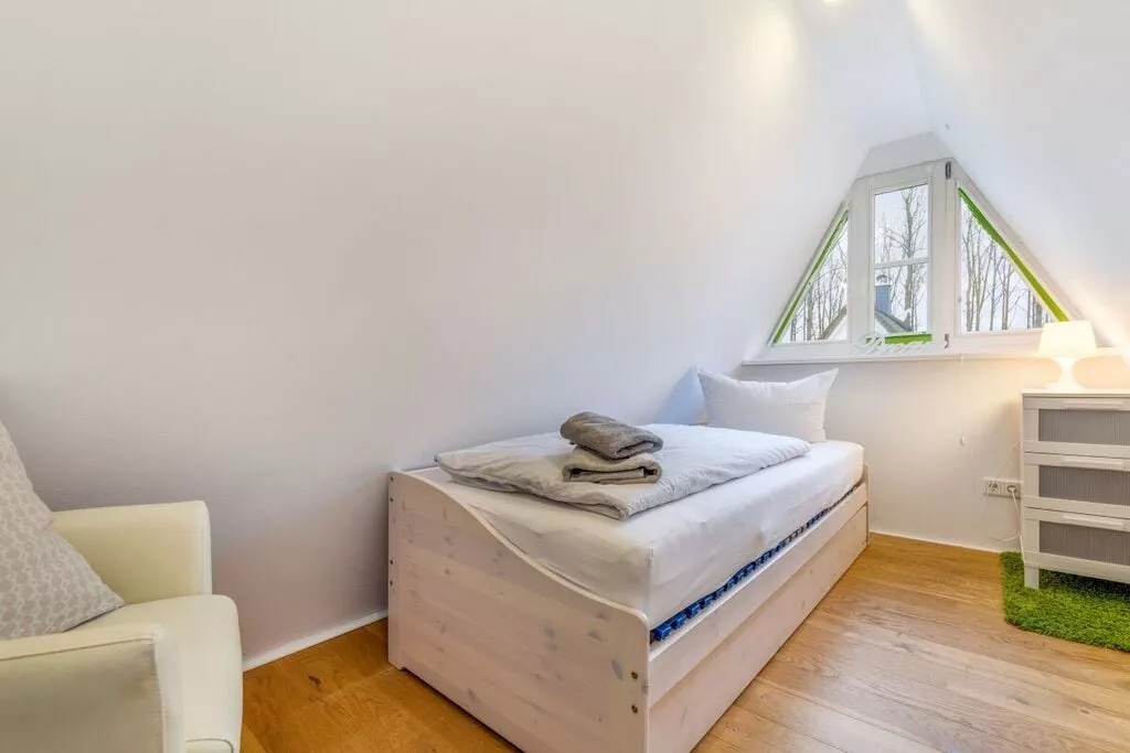 403883-Bedroom