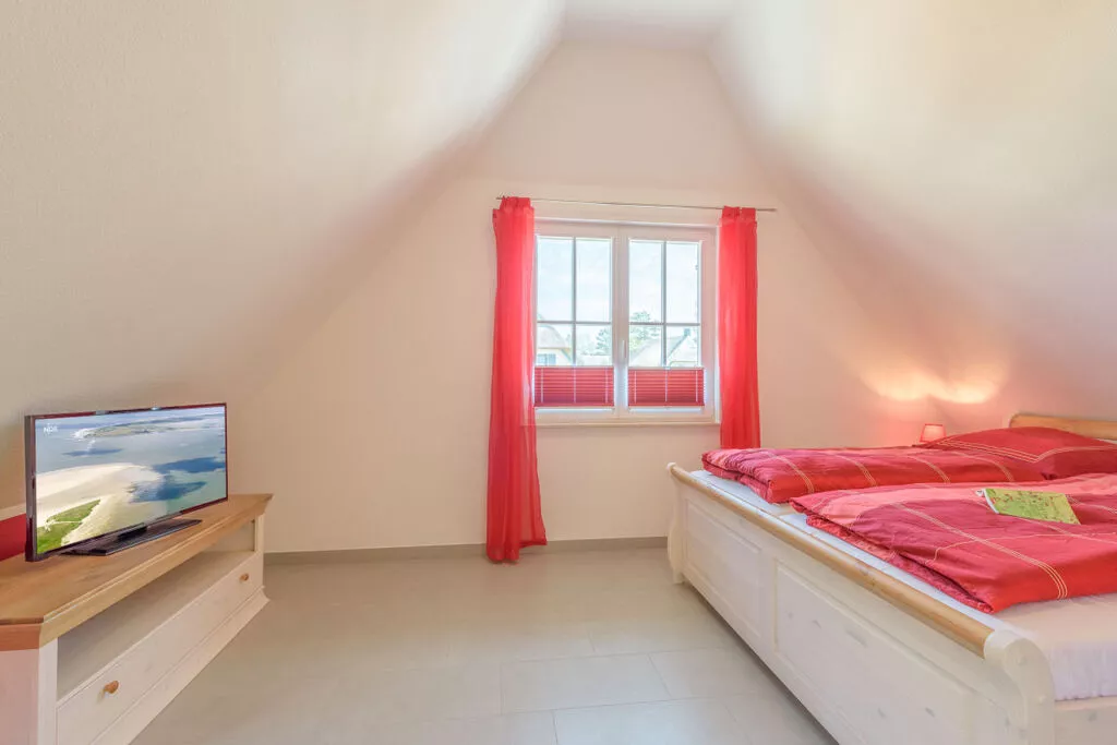 131626-Bedroom