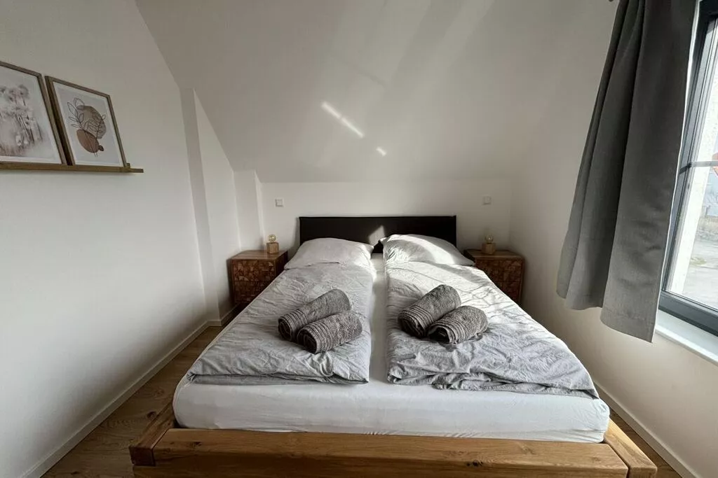 482098-Bedroom
