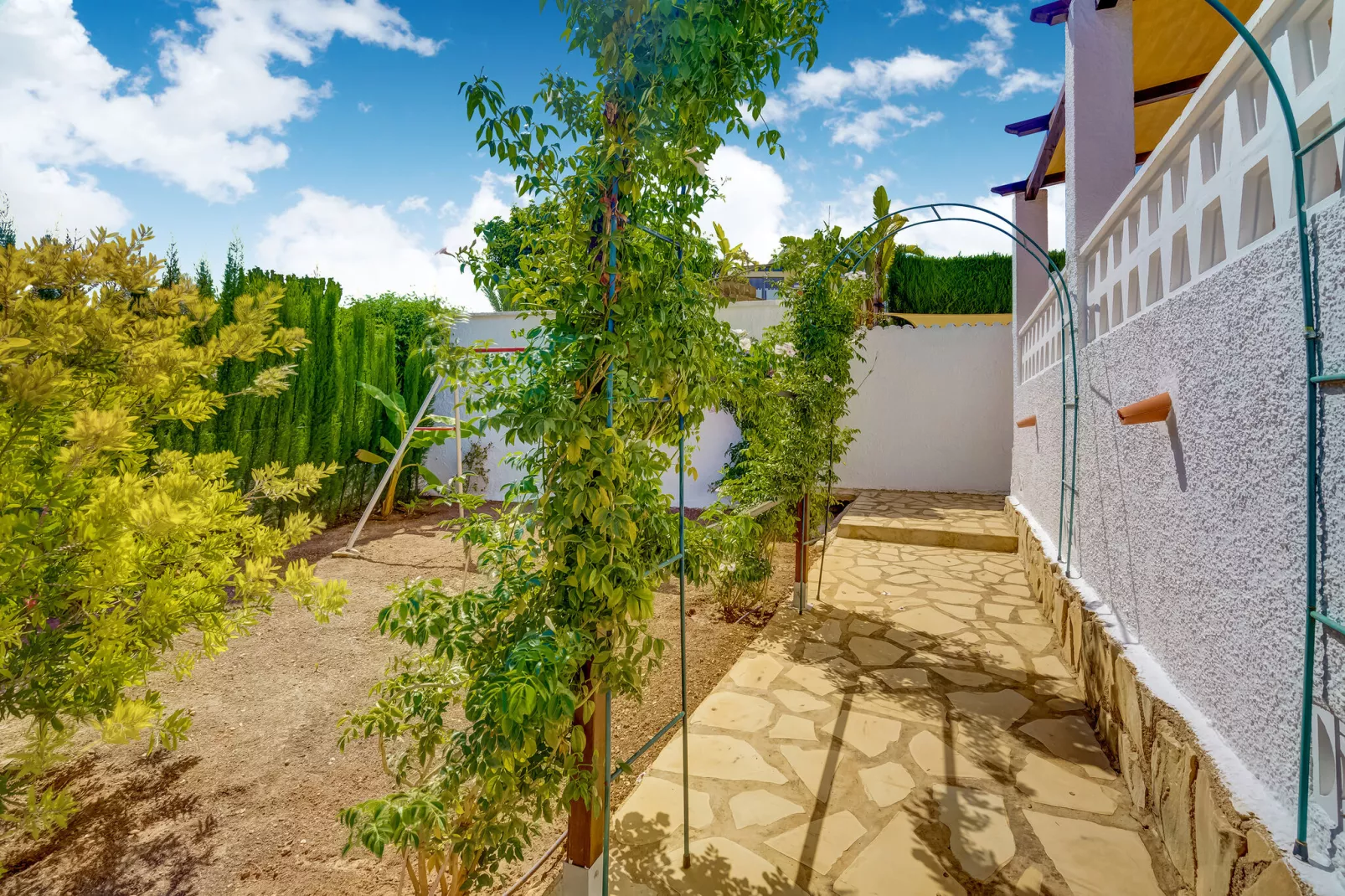 La Casita-Gardens summer