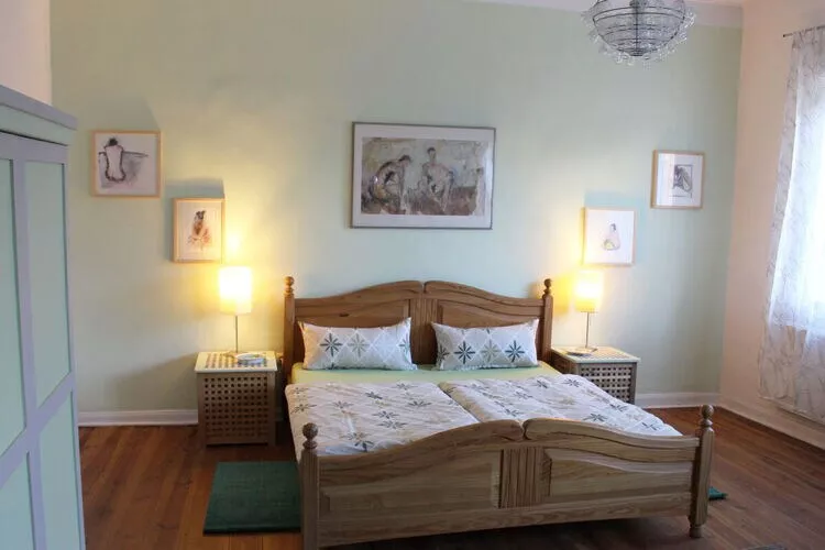 376218-Bedroom