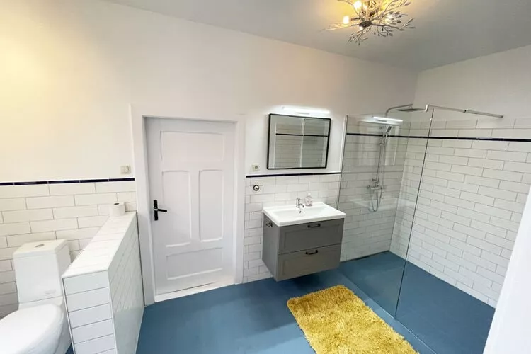 376218-Bathroom