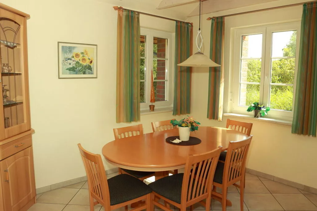 44758-Dining room