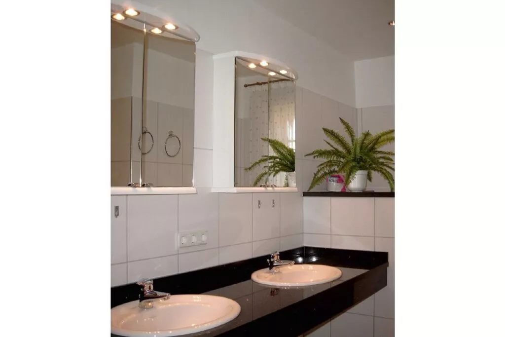 44758-Bathroom