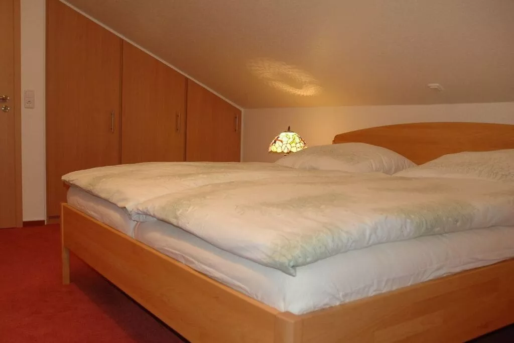 44757-Bedroom