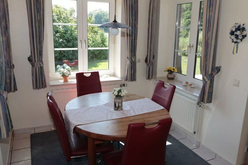 44756-Dining room