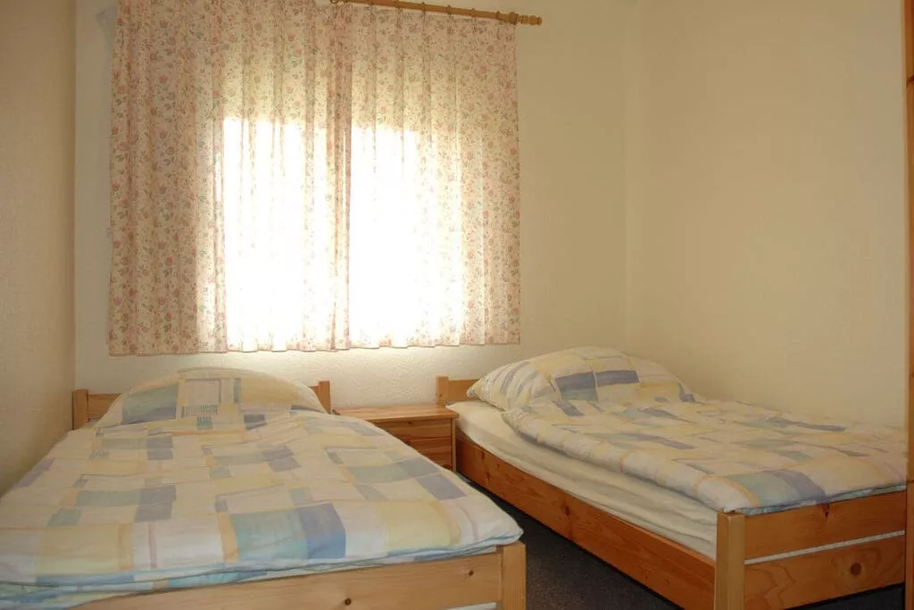 44756-Bedroom