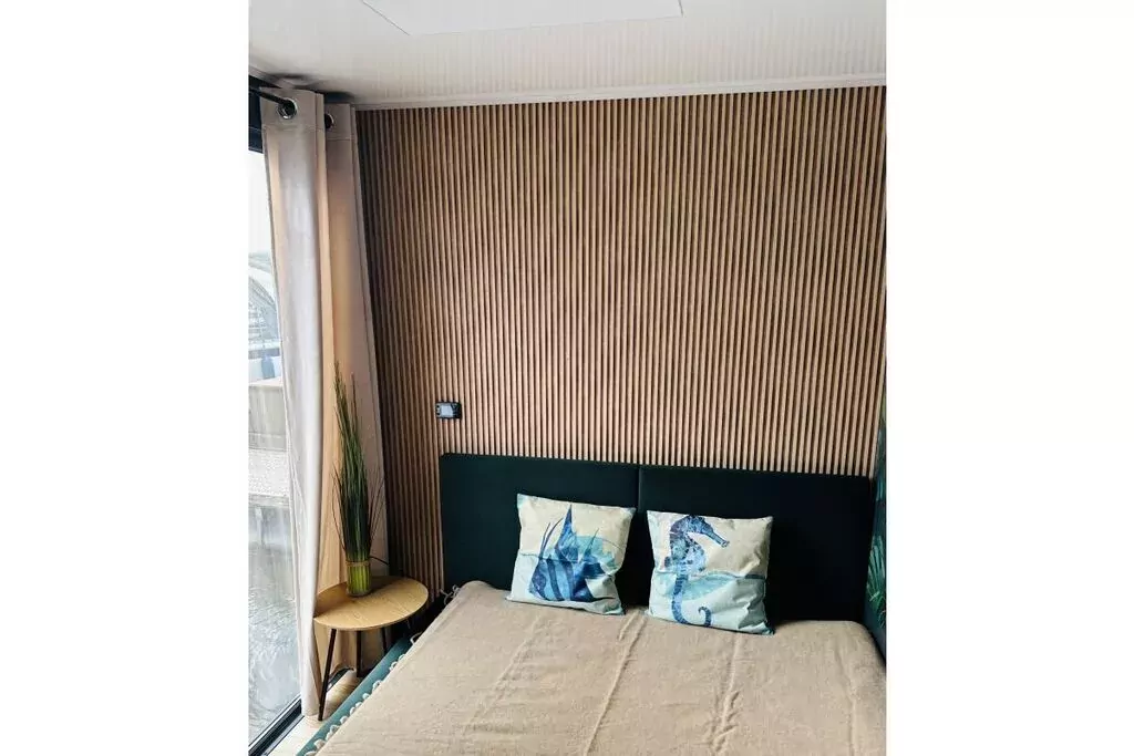 480497-Bedroom