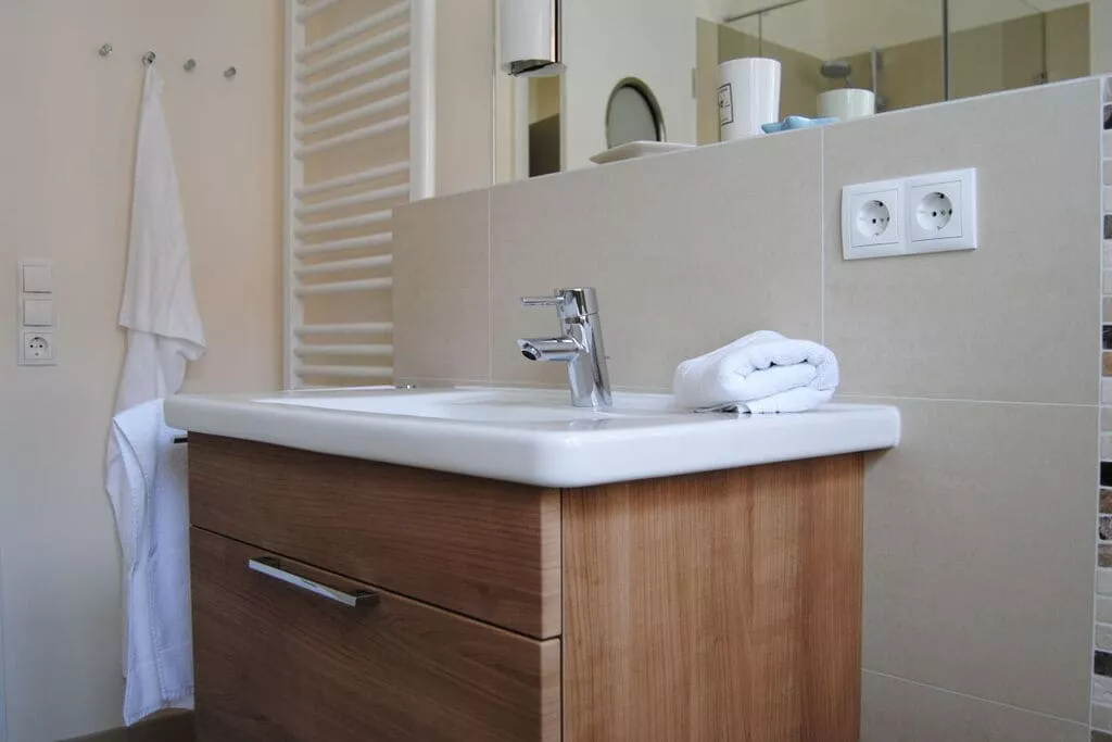 68271-Bathroom