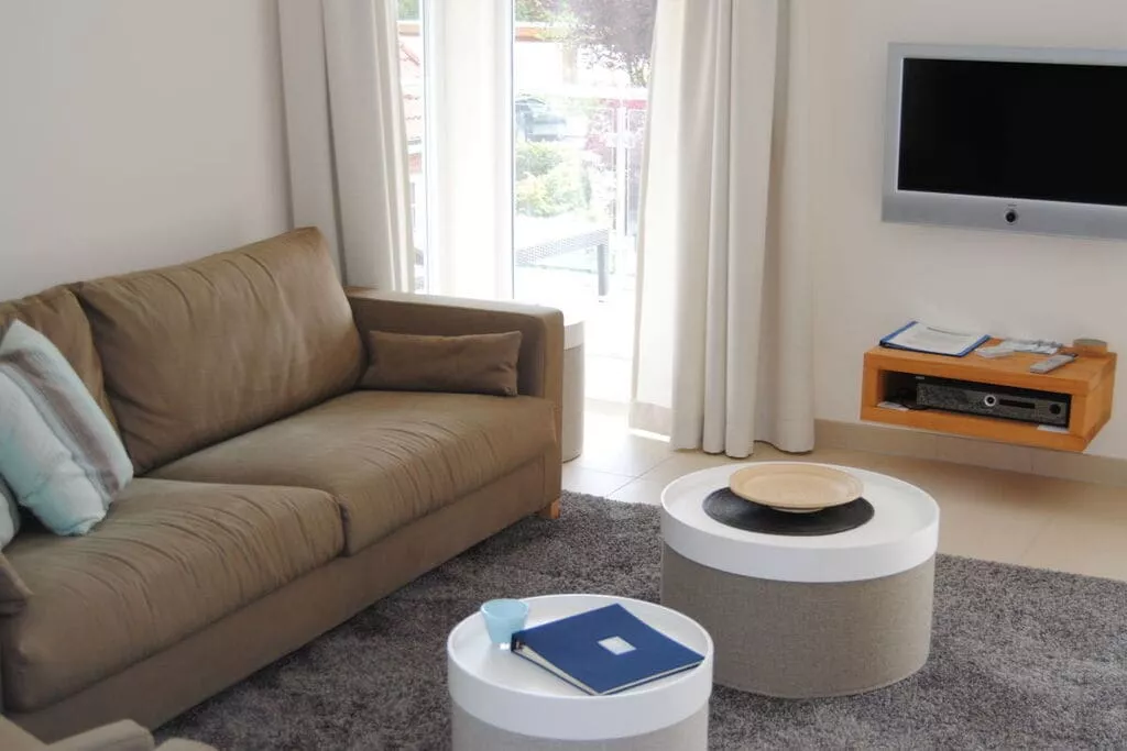 73354-Living room