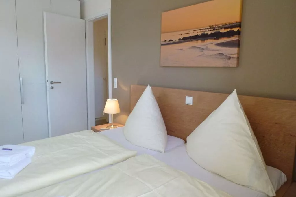 53634-Bedroom