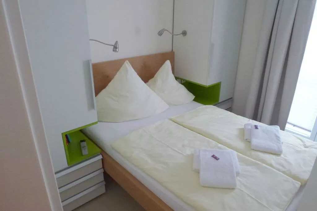 53634-Bedroom