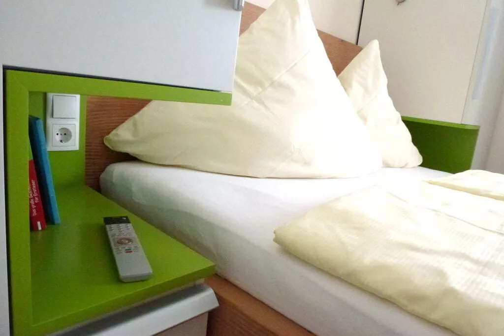 53634-Bedroom