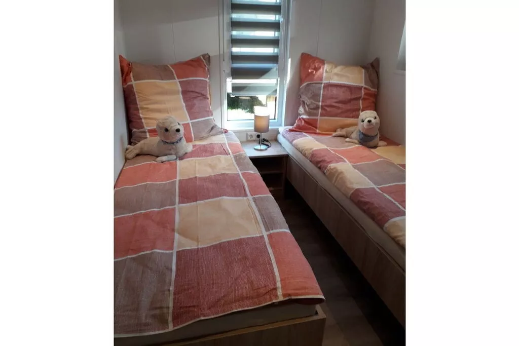 256447-Bedroom