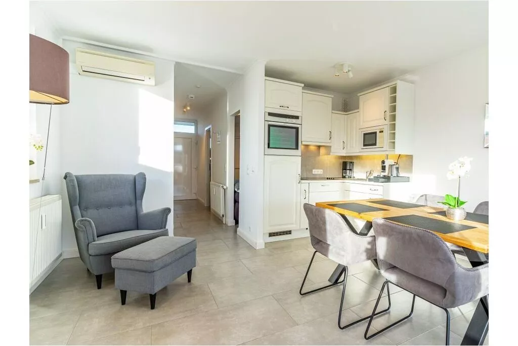 279028-Dining room