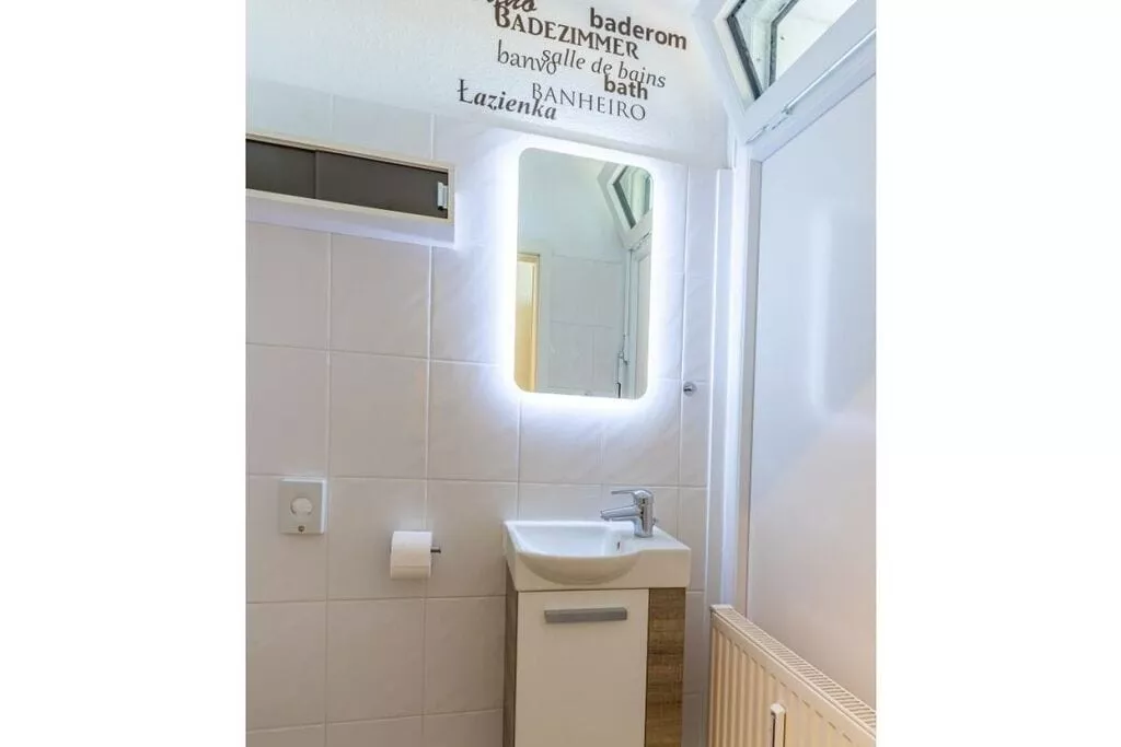 279028-Bathroom
