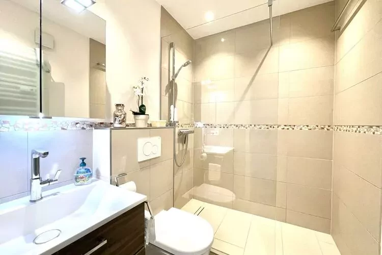 386892-Bathroom