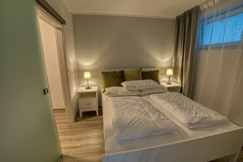 222836-Bedroom