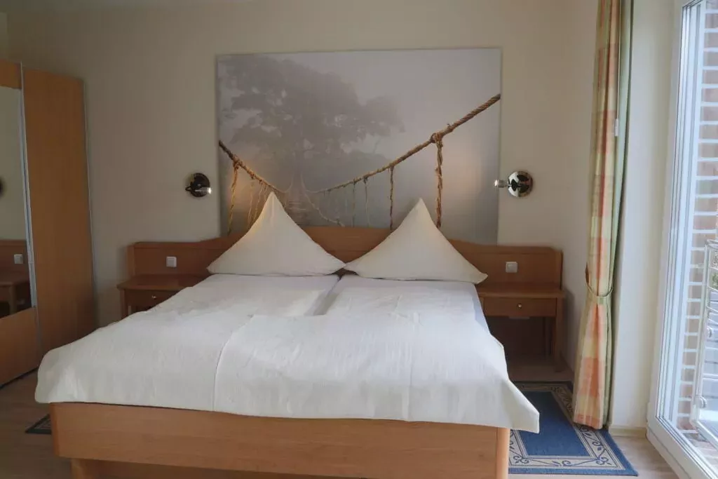 62369-Bedroom