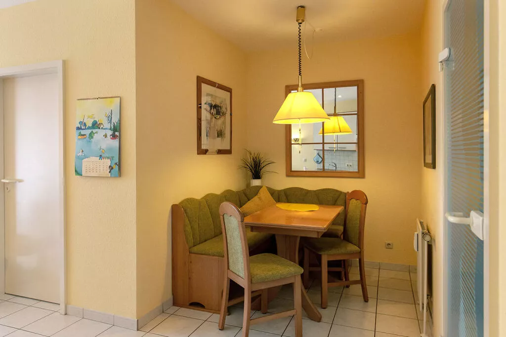 85225-Dining room